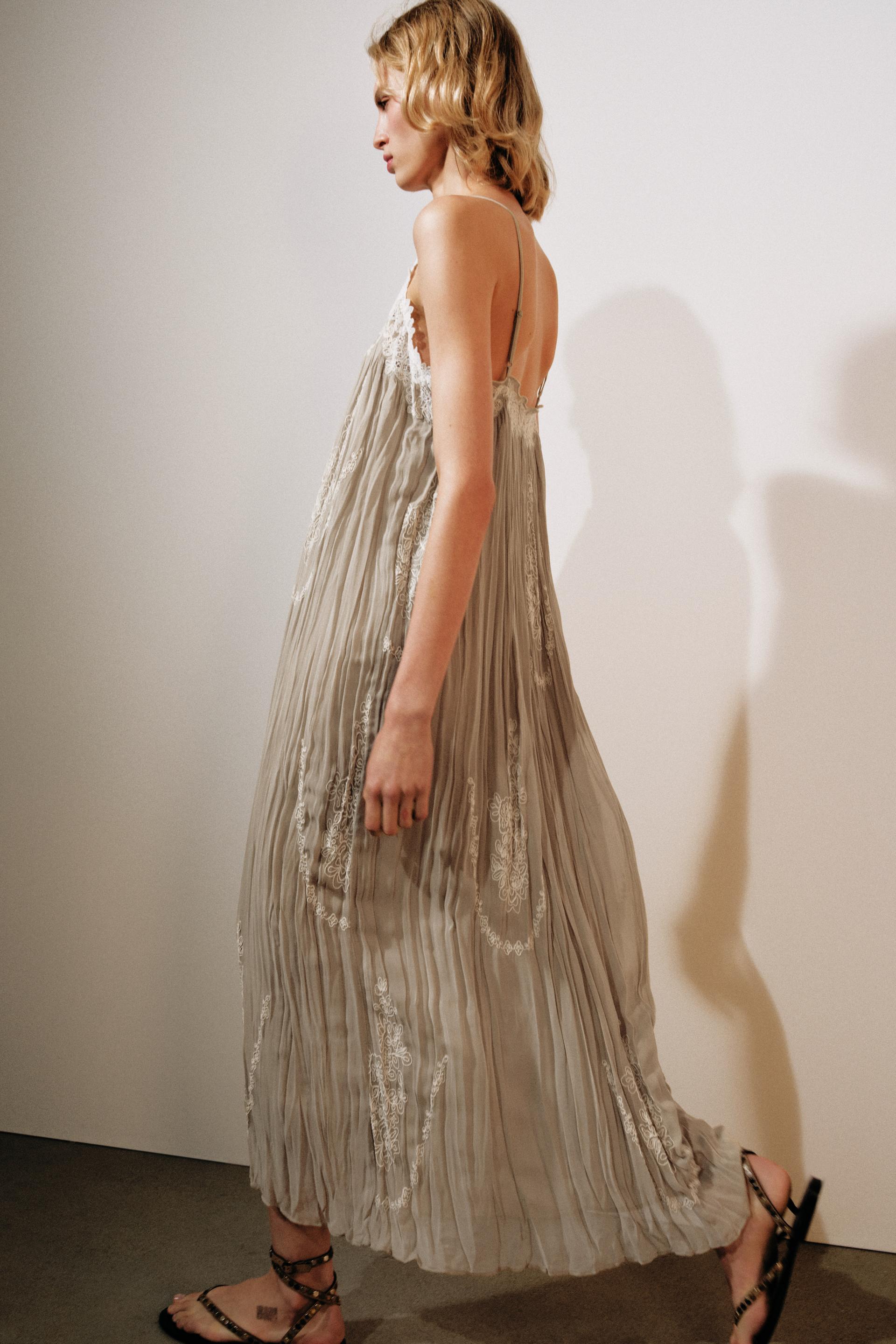 #E1D1CF, Gris / Beige