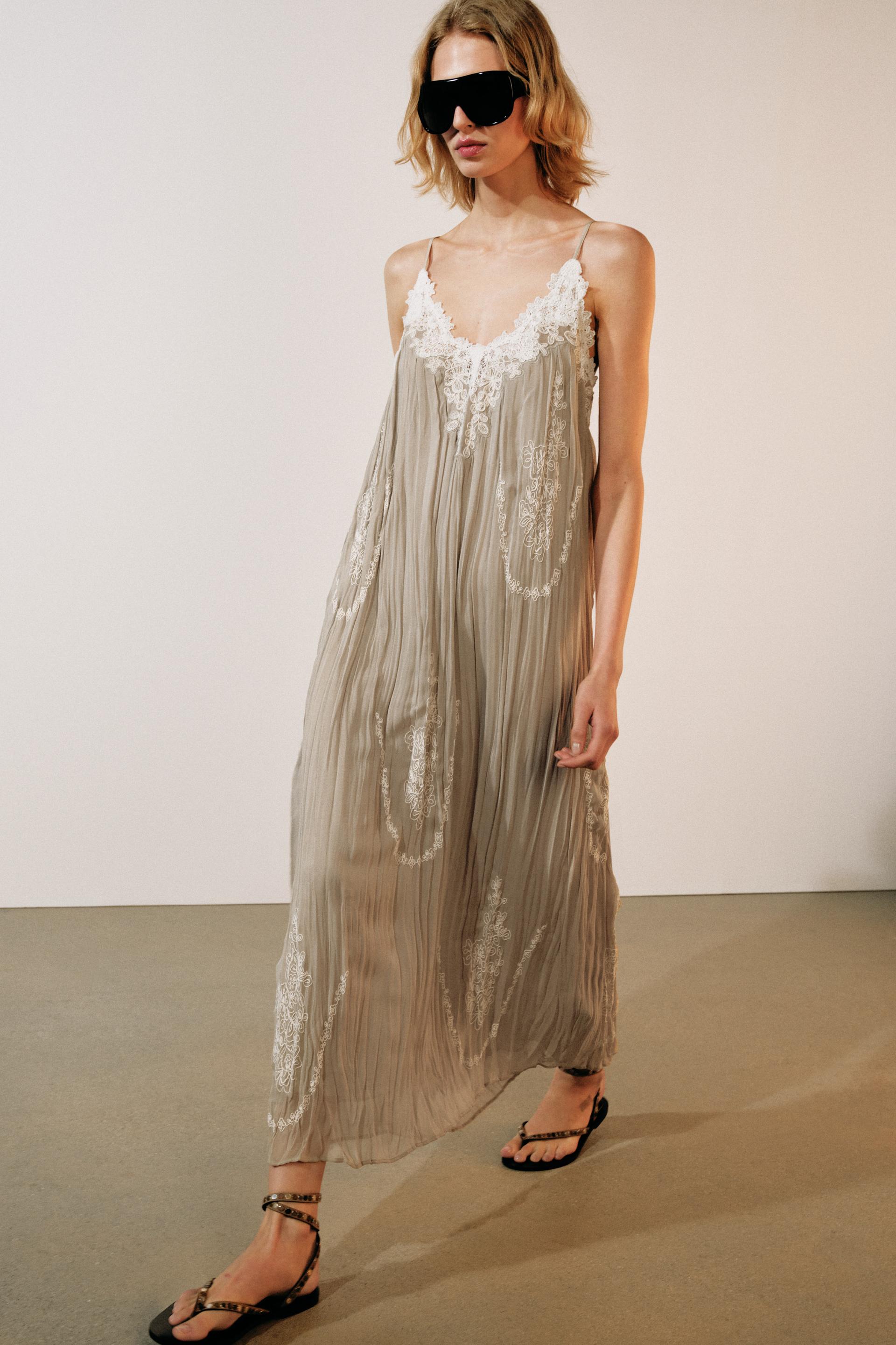 #E1D1CF, Gris / Beige